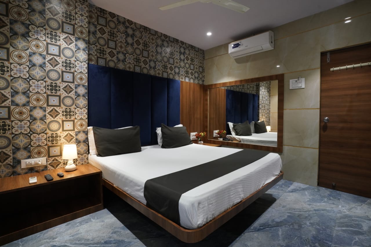 WhatsApp Image 2025-12-11 at 5.09.42 PM (1)